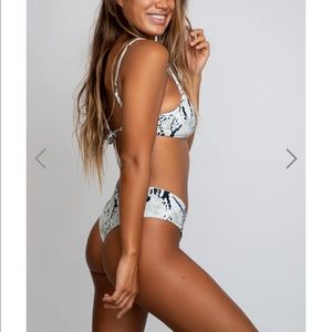 SKATIE Maddie Top (L) and Mandi Bottom (M), Gobi